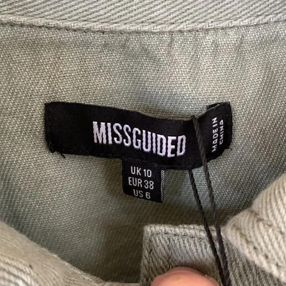 NWT Green jean jacket Miss guided cropped raw edge size small‎